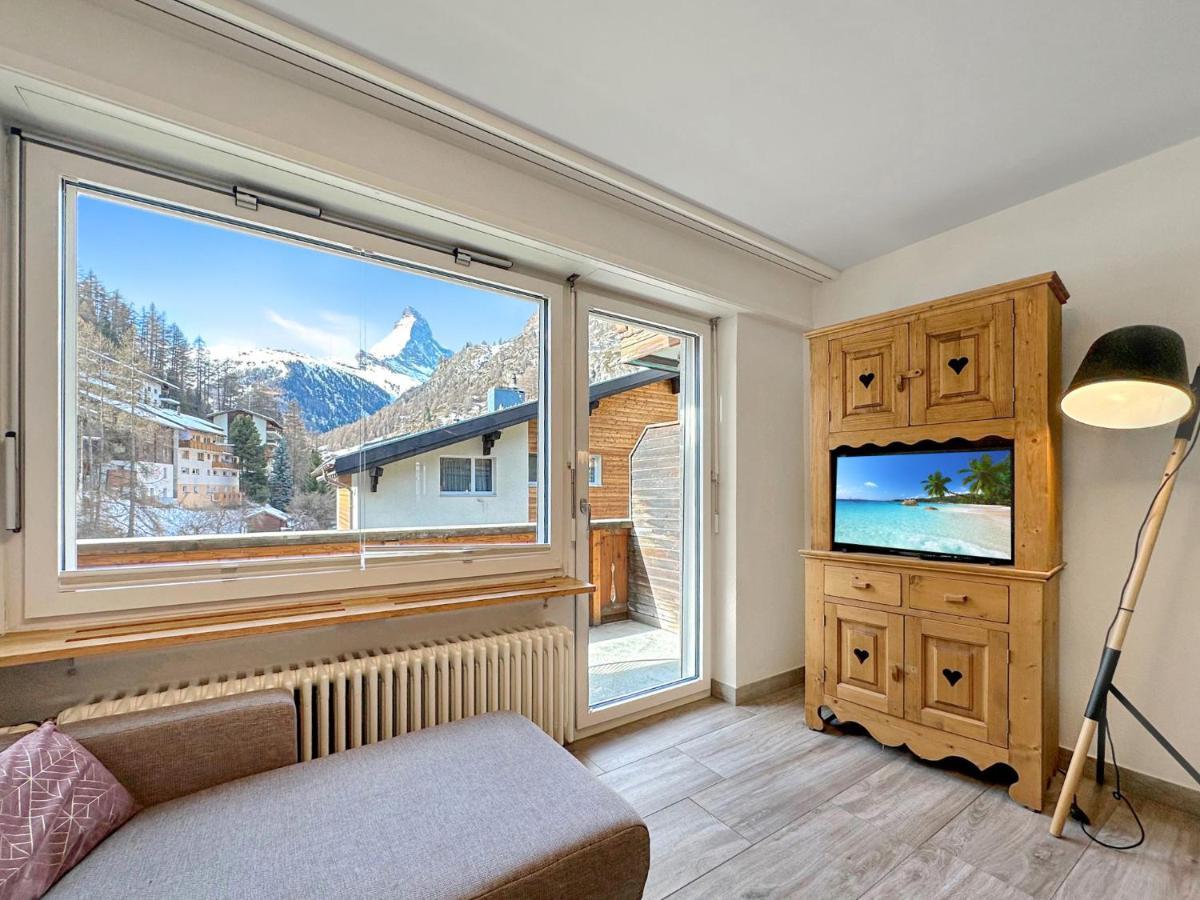 Eagle With Splendid And Direct View Of The Matterhorn *